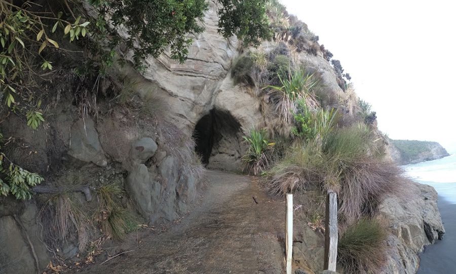 Waikawau Tunnel Beach